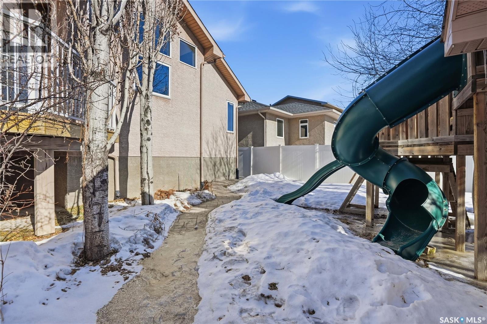 Single Family House Bi-level for Sale in  SUNNINGHILL CRESCENT Regina 