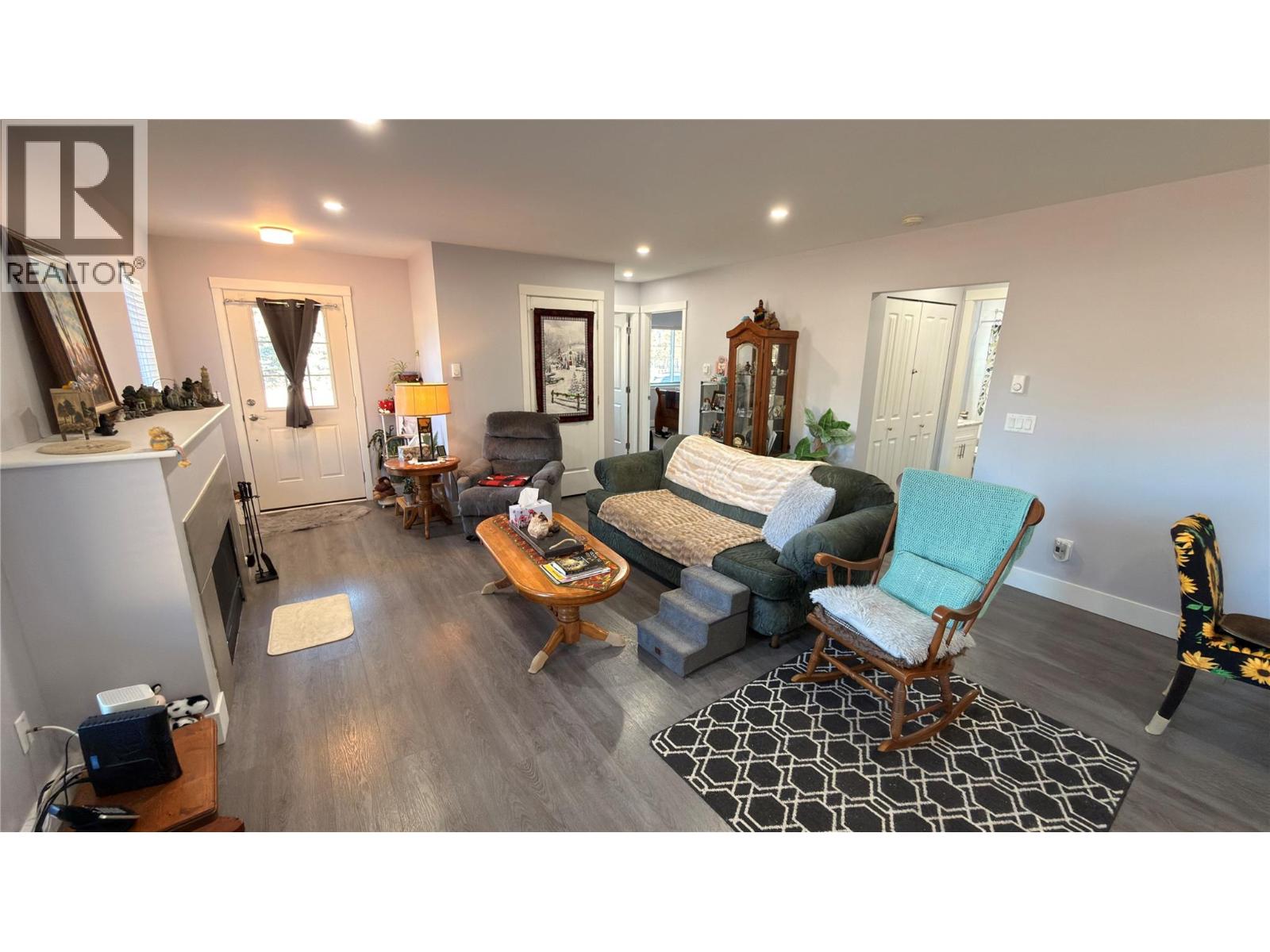 594 Sixth Avenue, Midway