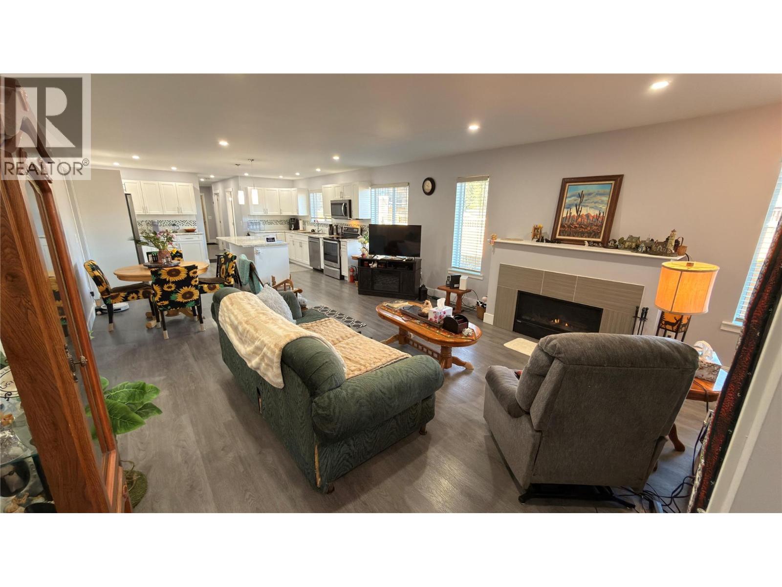 594 Sixth Avenue, Midway