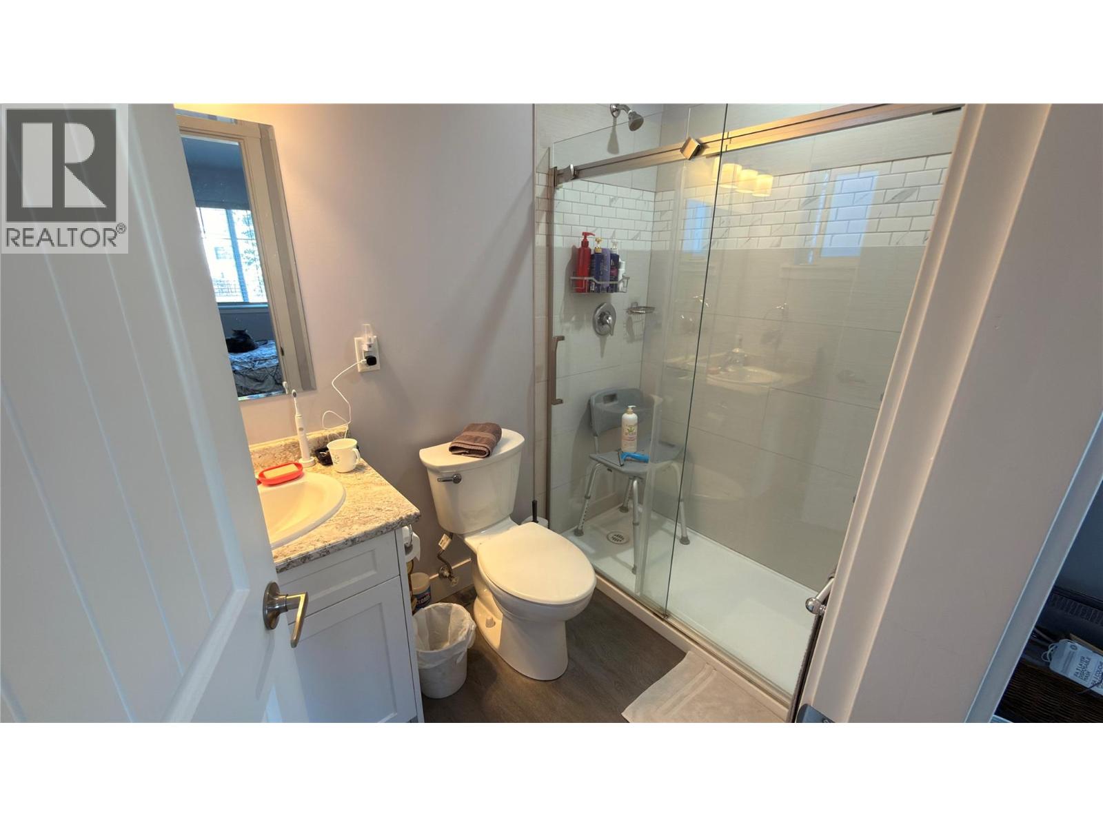 594 Sixth Avenue - 24