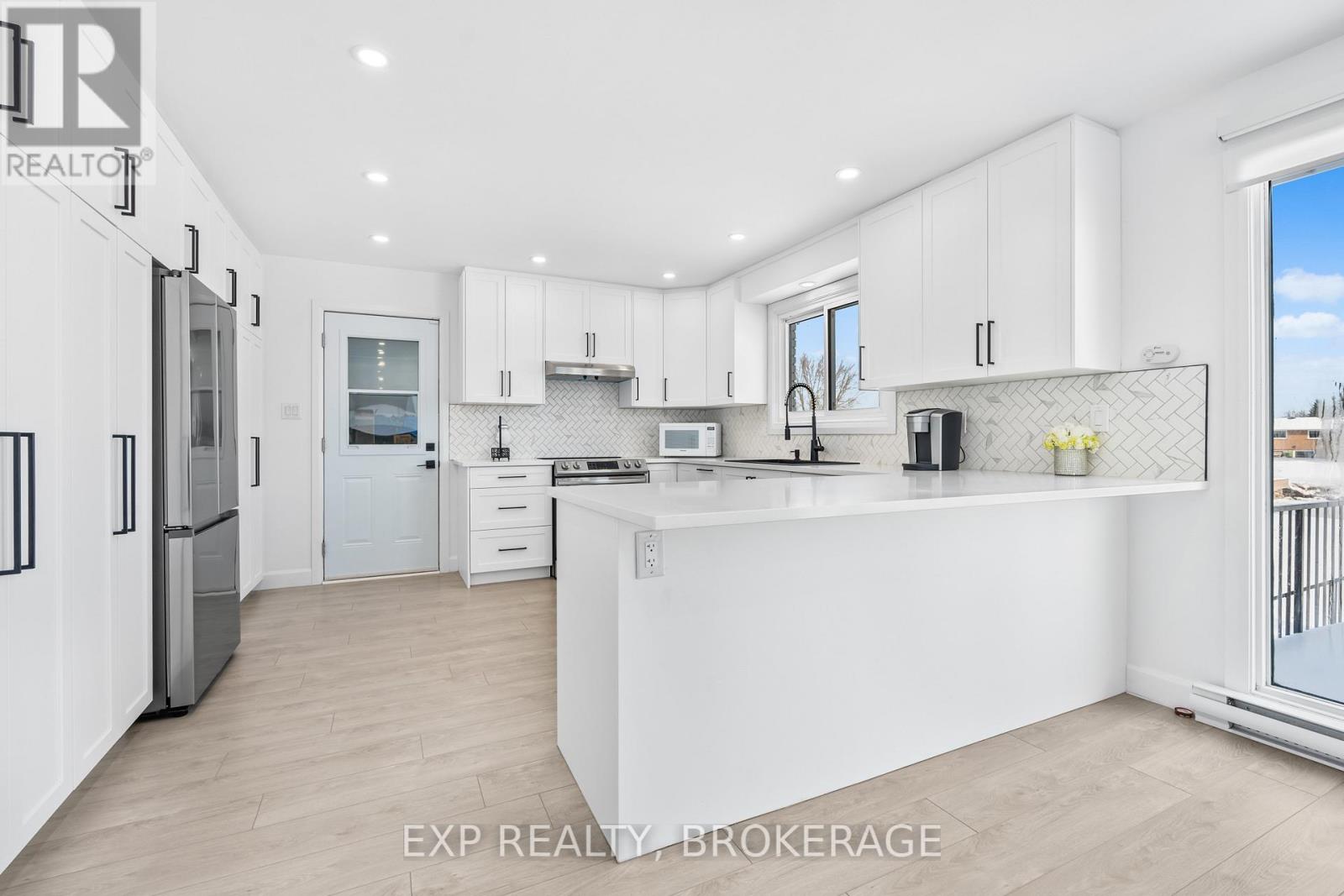 72 WILLOWBANK ROAD W - 14