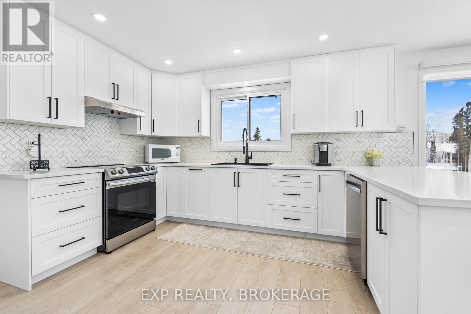 72 WILLOWBANK ROAD W - 15
