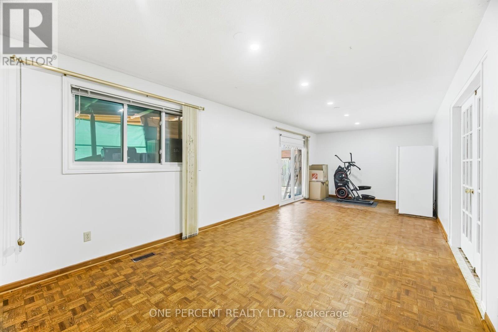 4 MANORCREST STREET - 18