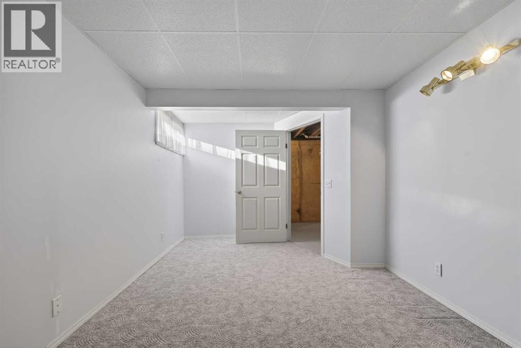 Single Family House for Sale in  Scenic Gardens NW Scenic Acres Calgary 