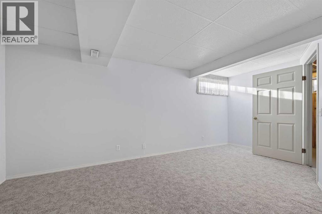 Single Family House for Sale in  Scenic Gardens NW Scenic Acres Calgary 