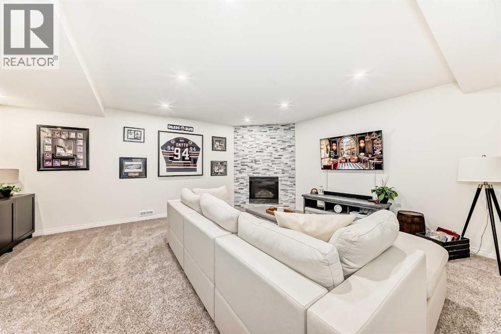 Single Family House for Sale in  Sierra Morena Gardens SW Signal Hill Calgary 