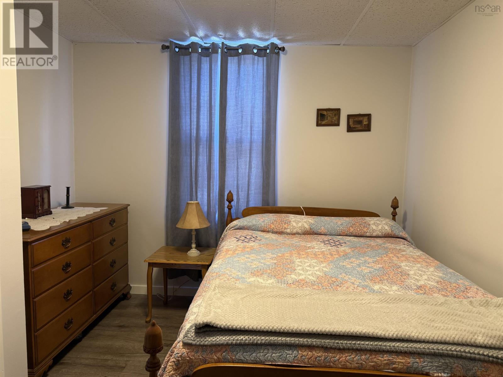 Property 25 of 37 of 49 High Street