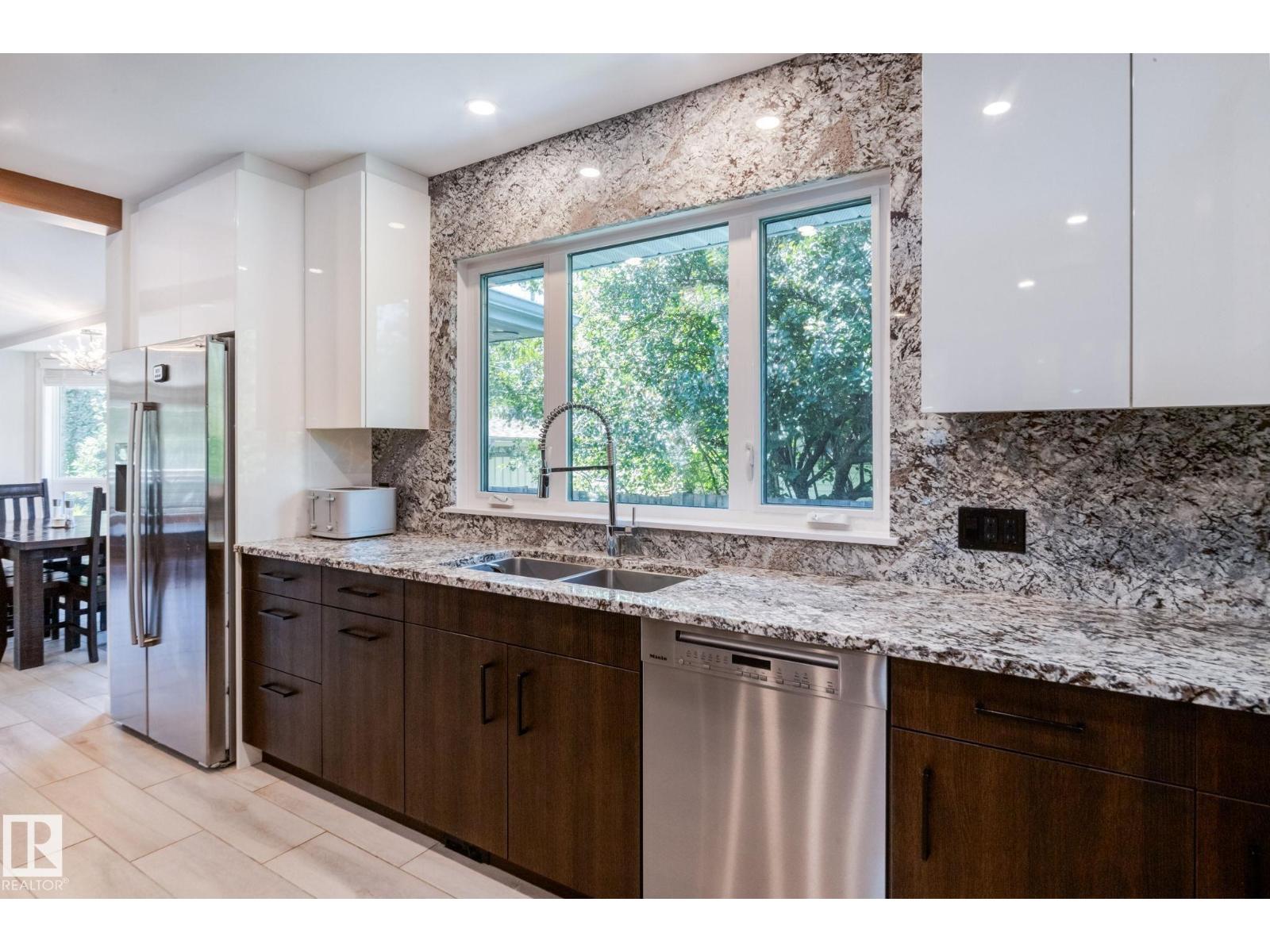 9728 141 ST NW - 9