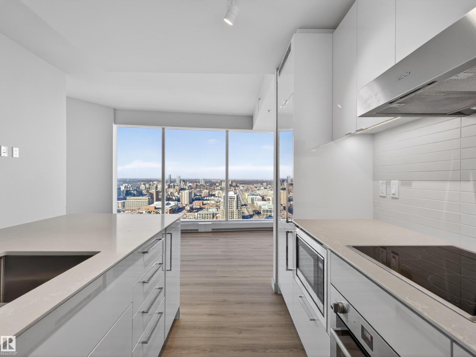 #2612 10360 102 ST NW - 10