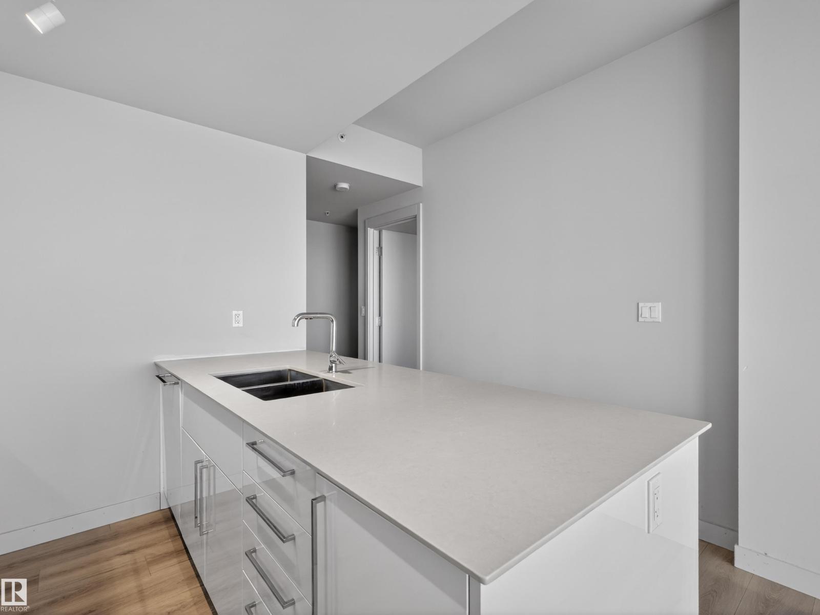 #2612 10360 102 ST NW - 13
