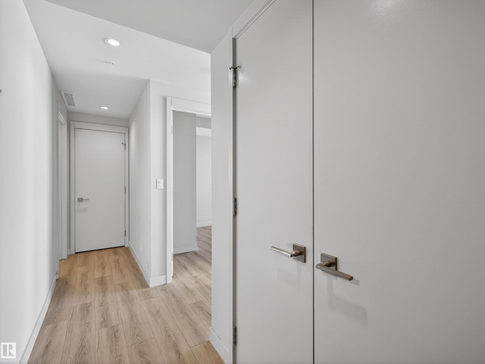 #2612 10360 102 ST NW - 17