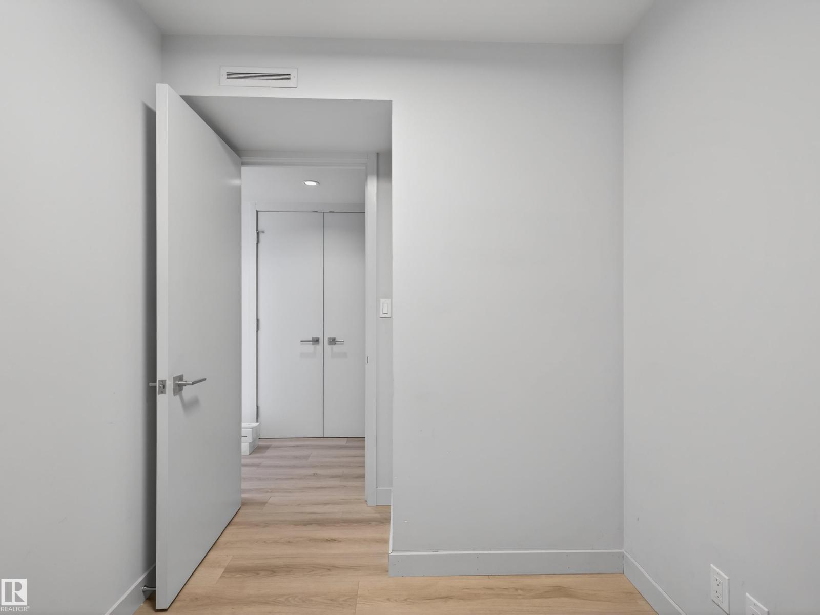 #2612 10360 102 ST NW - 19