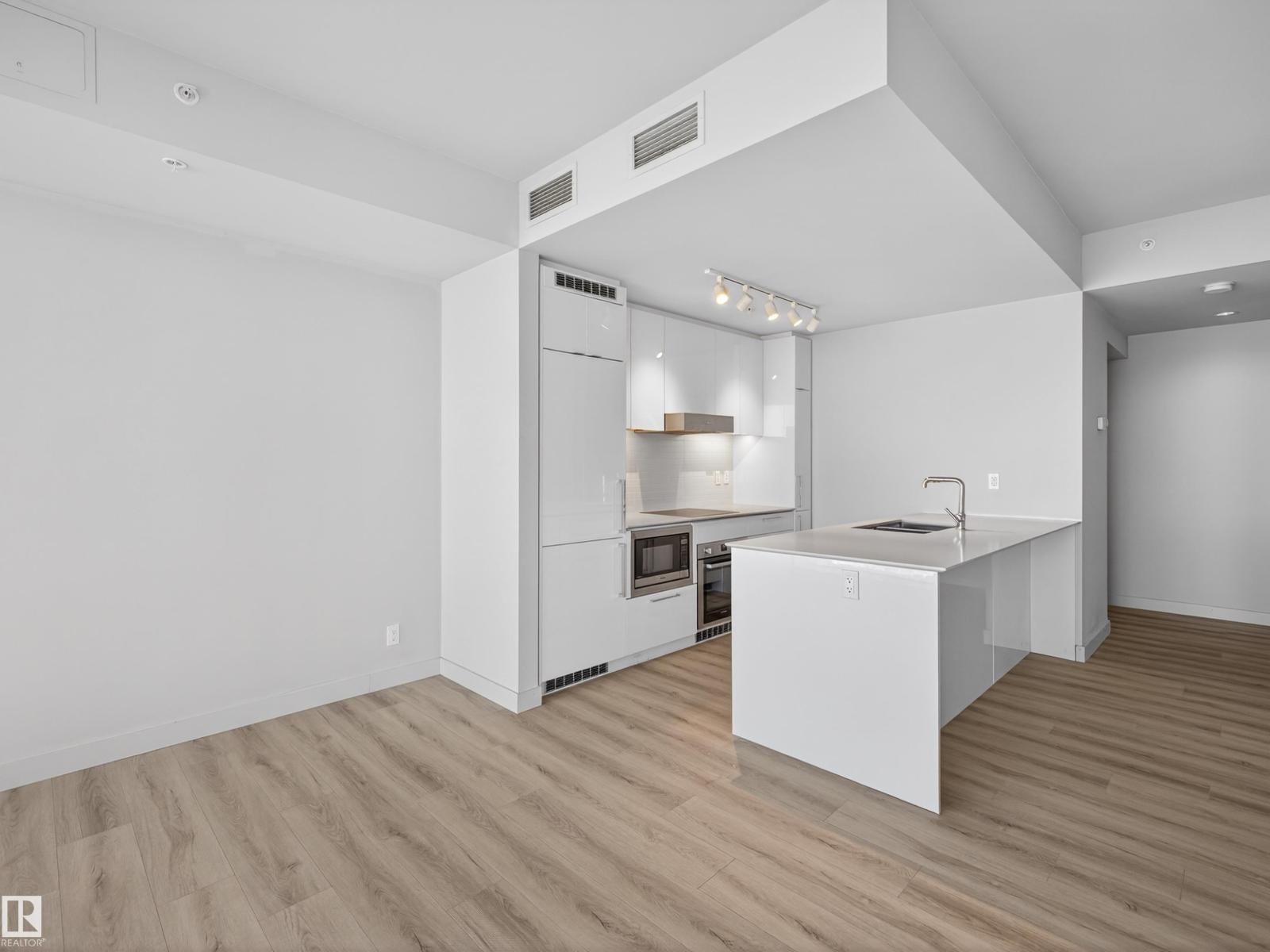 #2612 10360 102 ST NW - 7