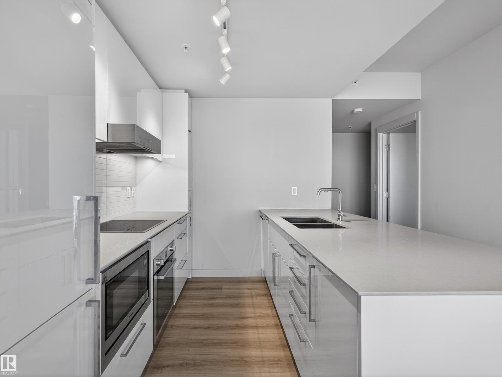 #2612 10360 102 ST NW - 9