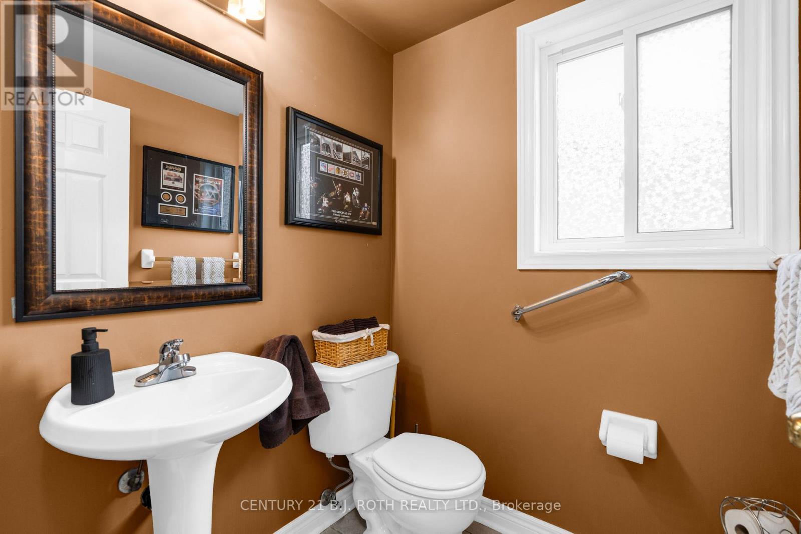 32 PRINCE OF WALES DRIVE - 4