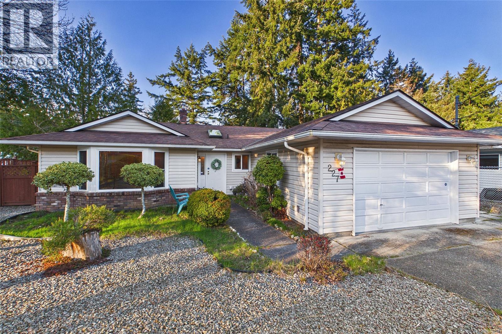 227 Thetis Ave, Qualicum Beach