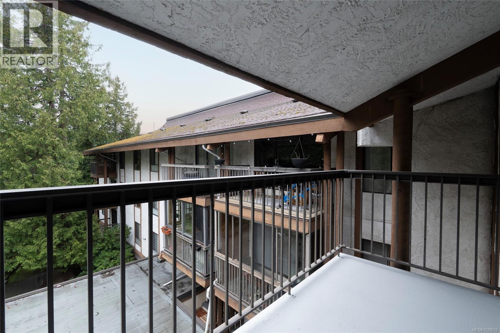 #408 1005 MCKENZIE AVE - 25