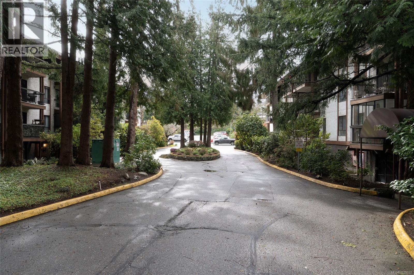 #408 1005 MCKENZIE AVE - 32