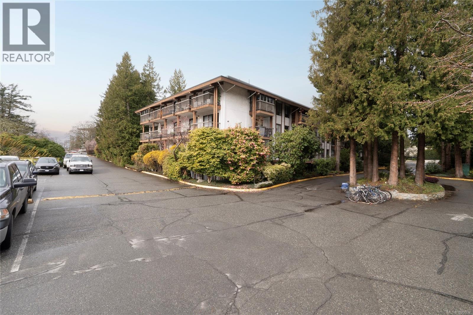 #408 1005 MCKENZIE AVE - 34