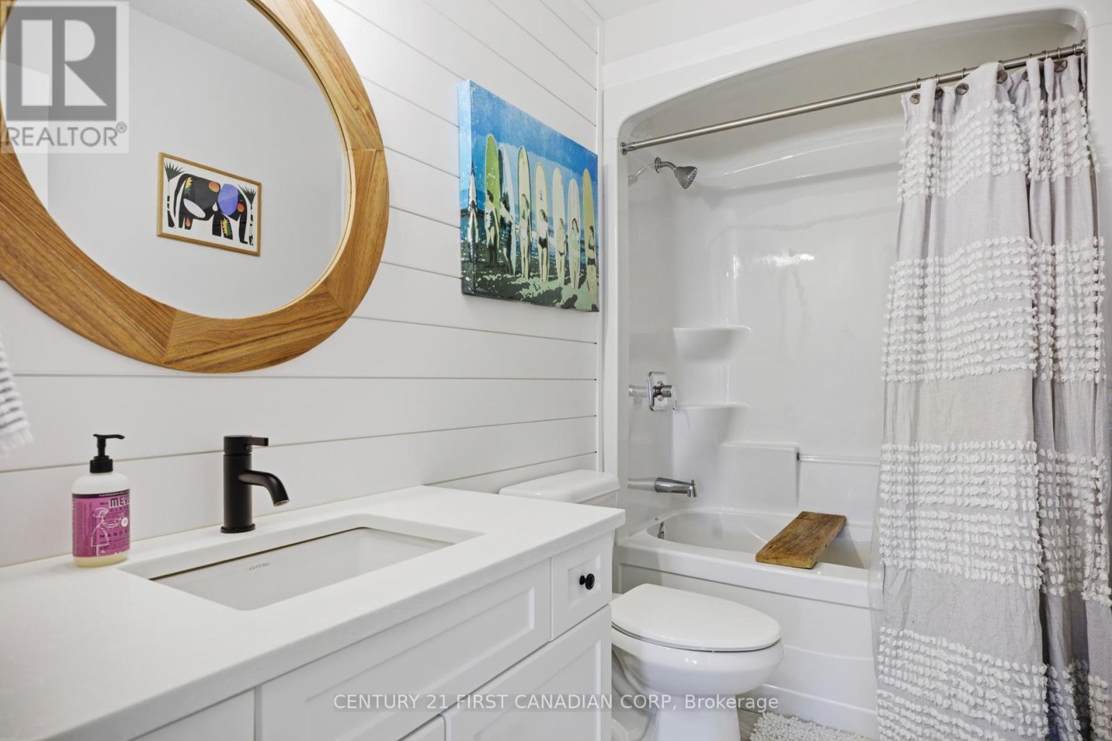 144 GILMOUR DRIVE — photo 20