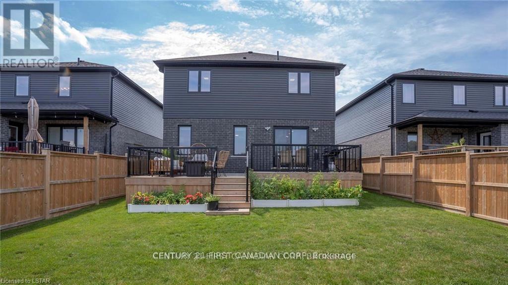 144 GILMOUR DRIVE — photo 23