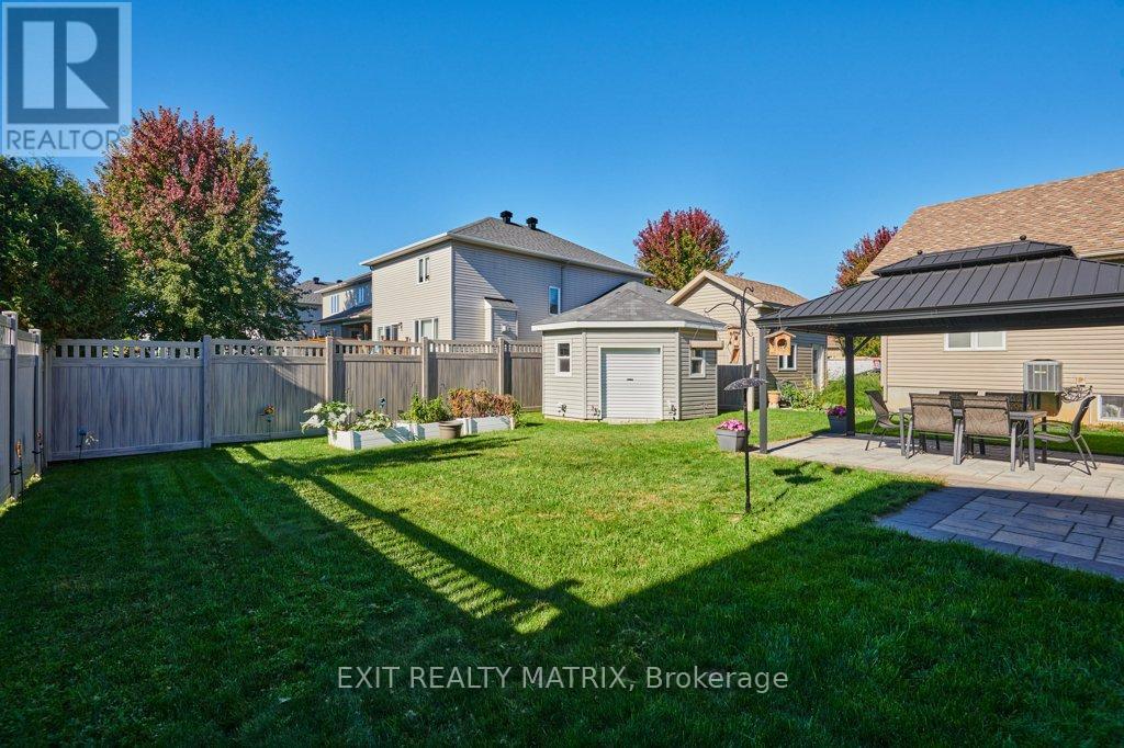106 COBBLESTONE DRIVE, Russell, Ontario
