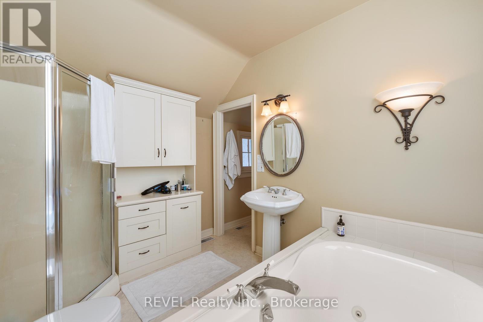 166 QUEEN STREET - 34