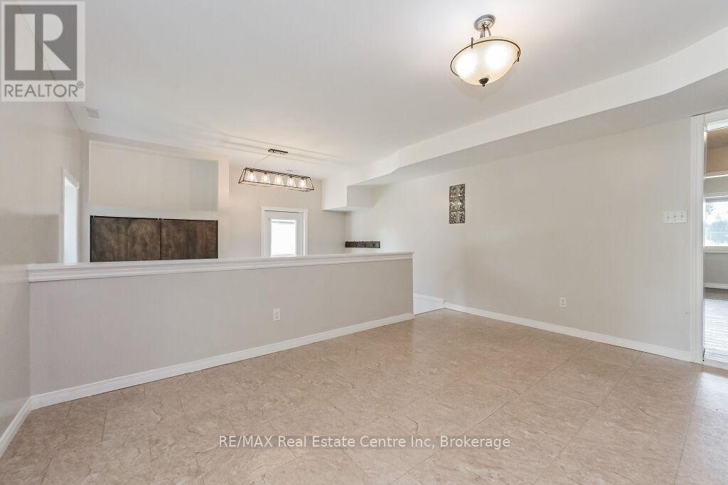 353 WELLINGTON STREET E - 17
