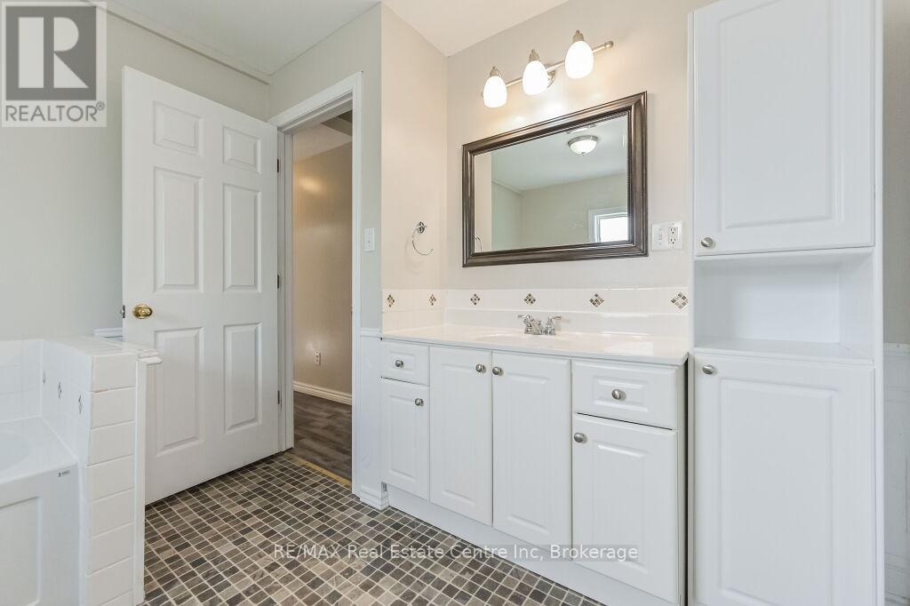 353 WELLINGTON STREET E - 25
