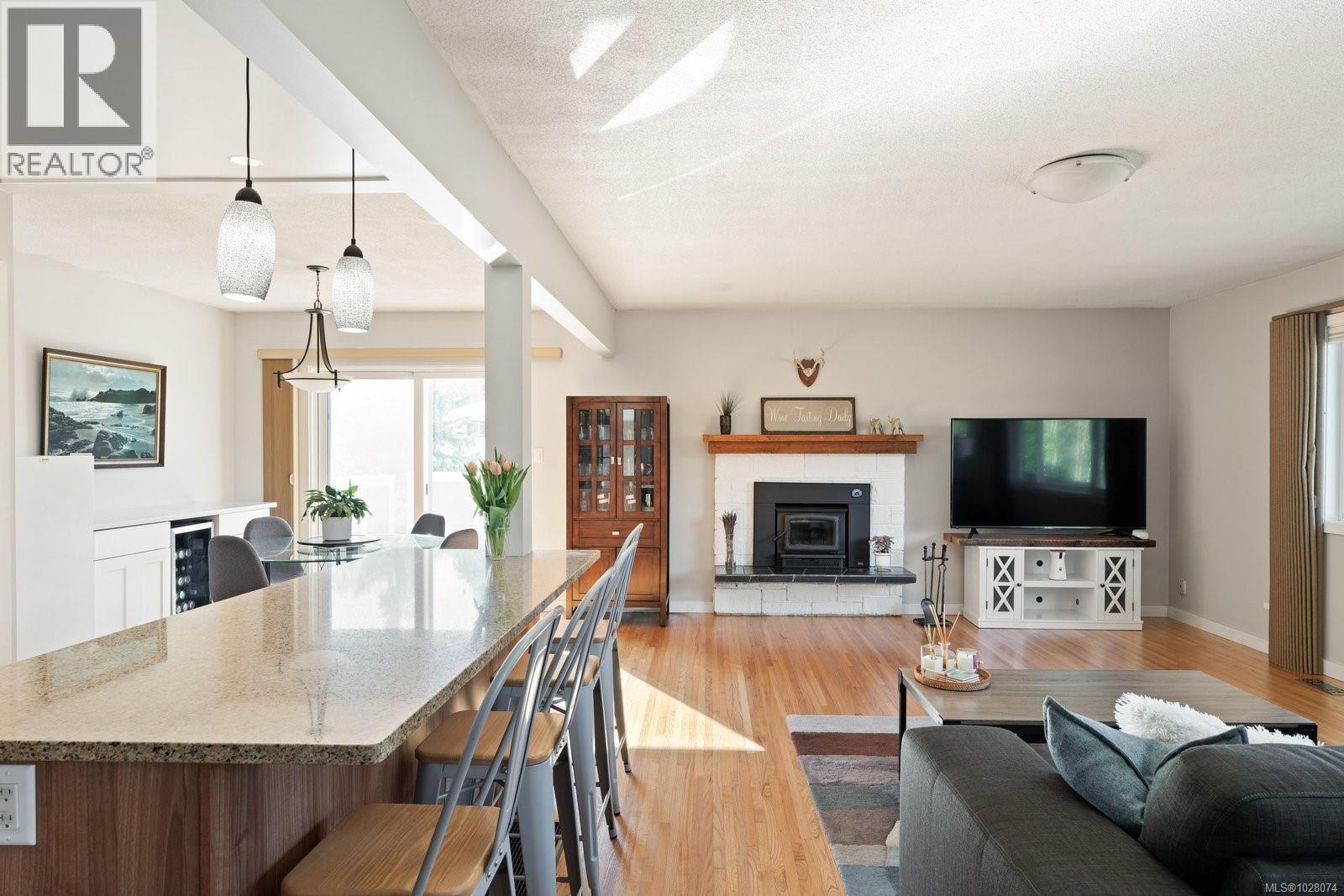 4125 Douglas St - 3