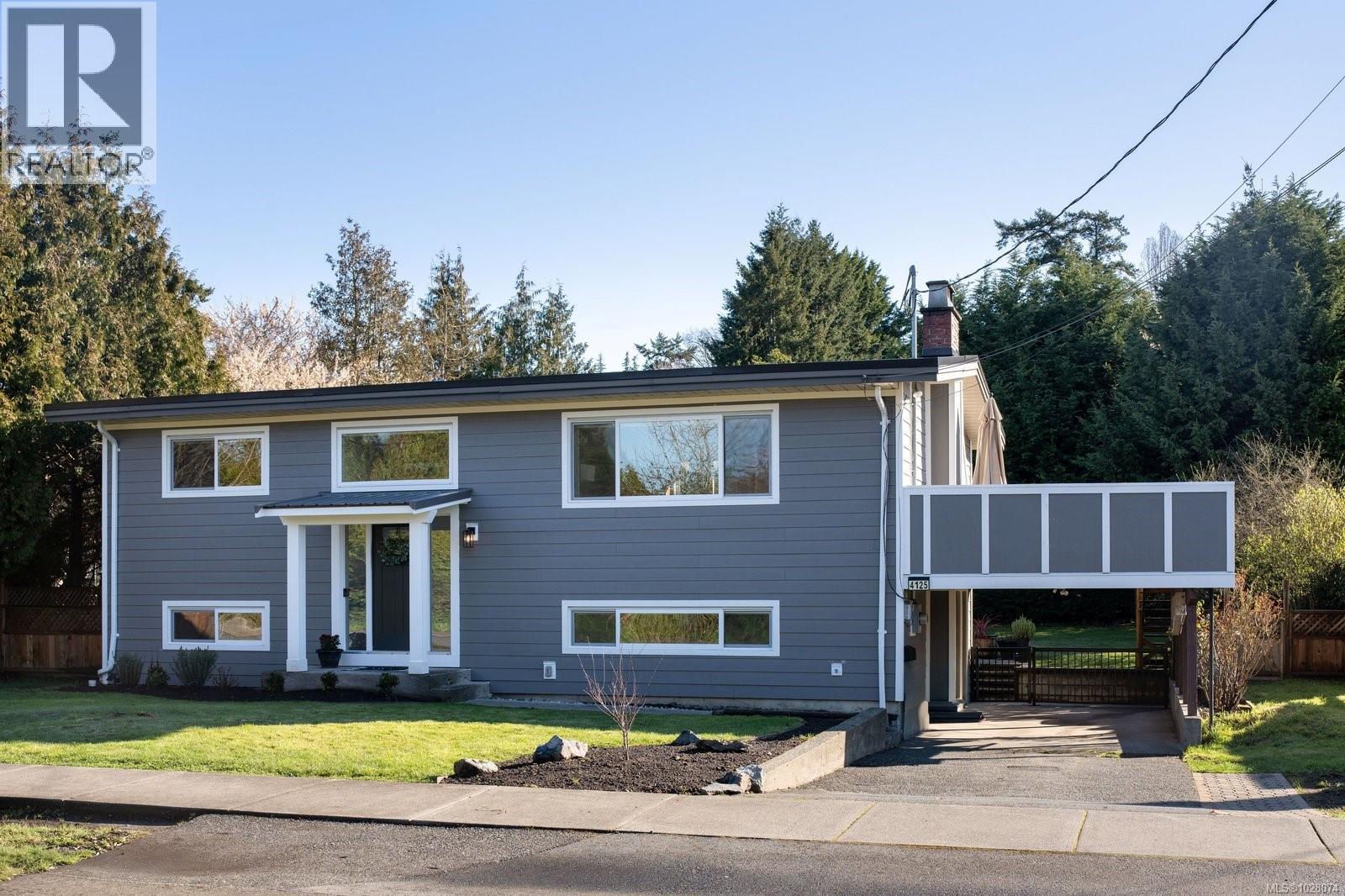 4125 Douglas St - 1