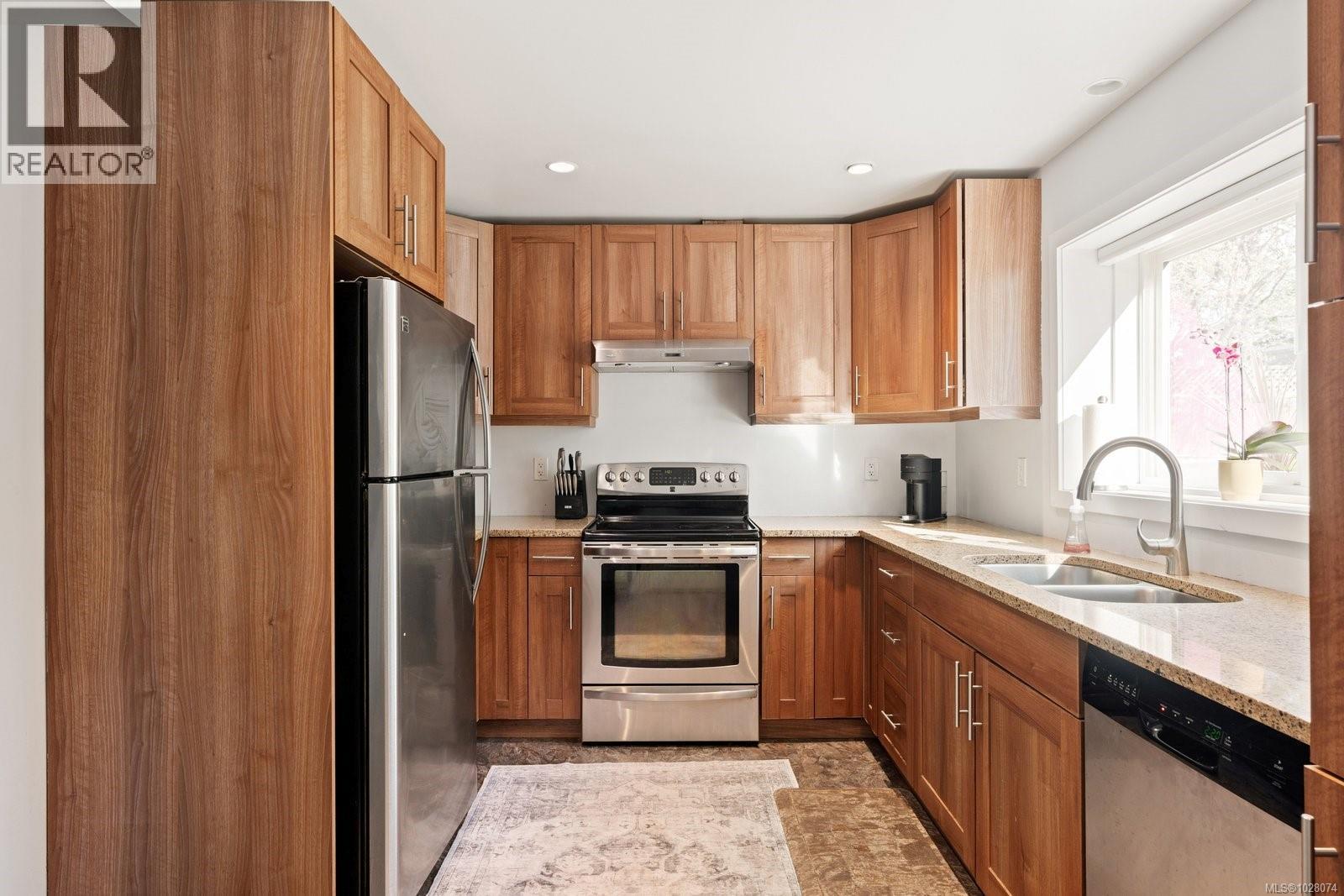 4125 DOUGLAS ST - 17