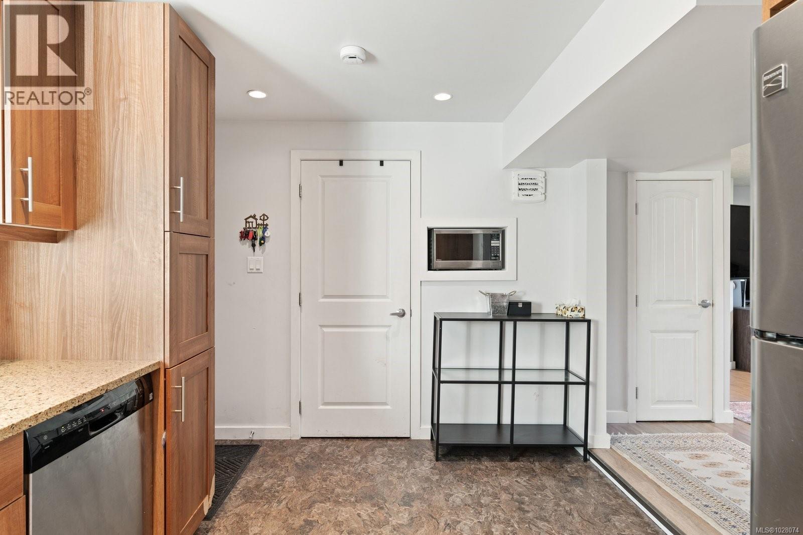 4125 DOUGLAS ST - 18