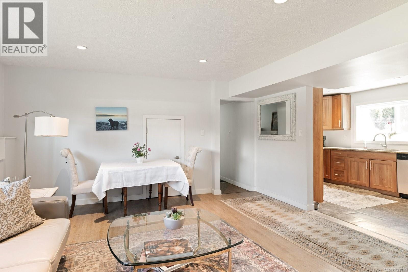 4125 DOUGLAS ST - 21