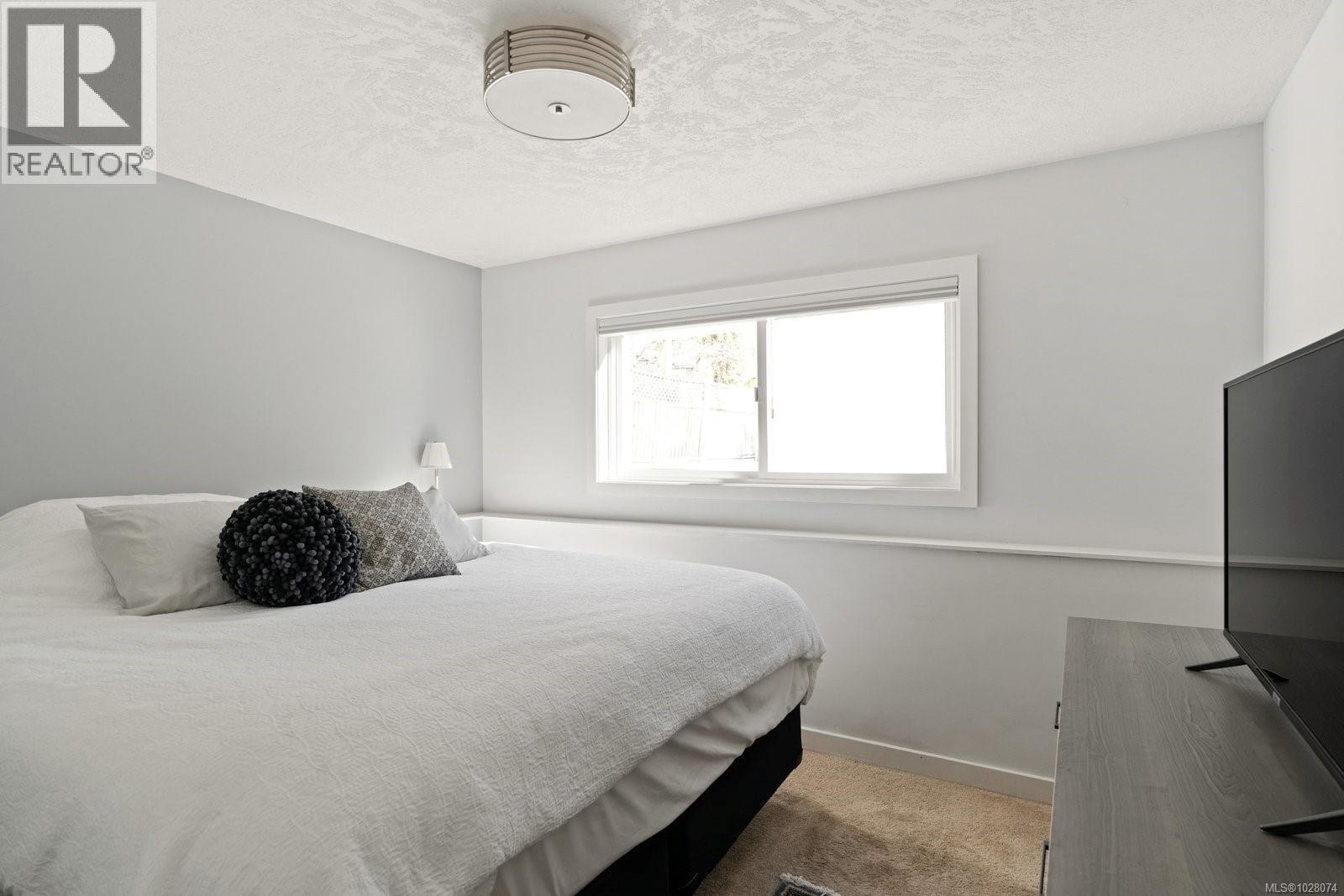 4125 DOUGLAS ST - 23