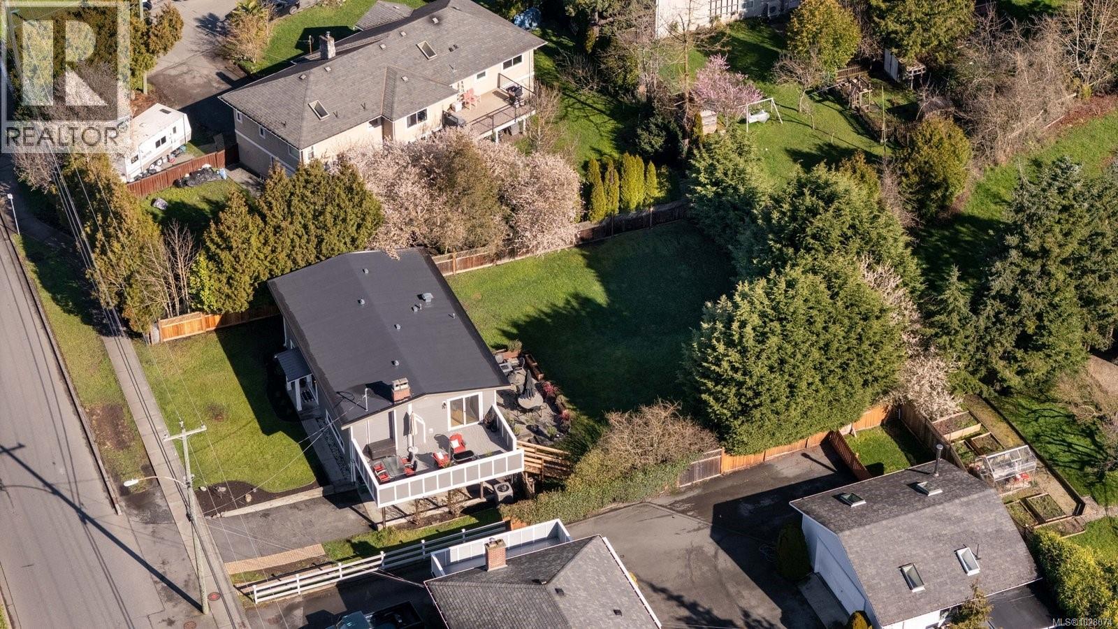 4125 DOUGLAS ST - 34