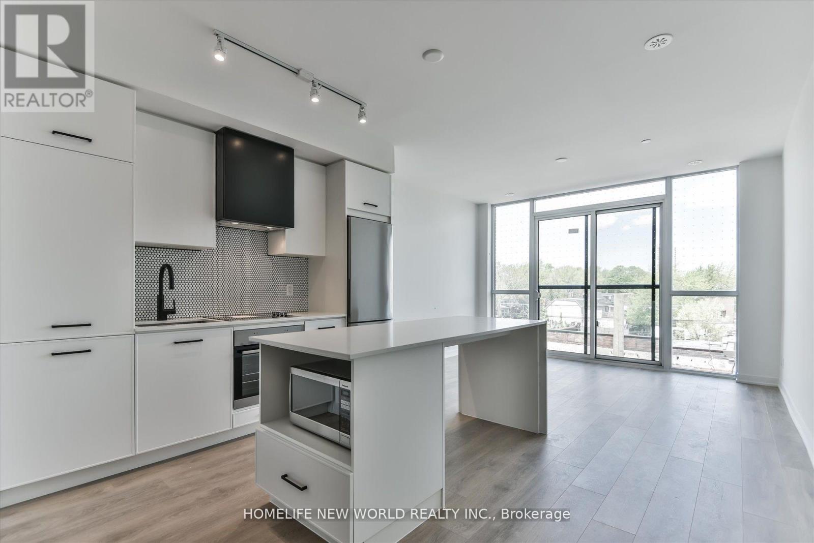 405 - 899 QUEEN STREET E