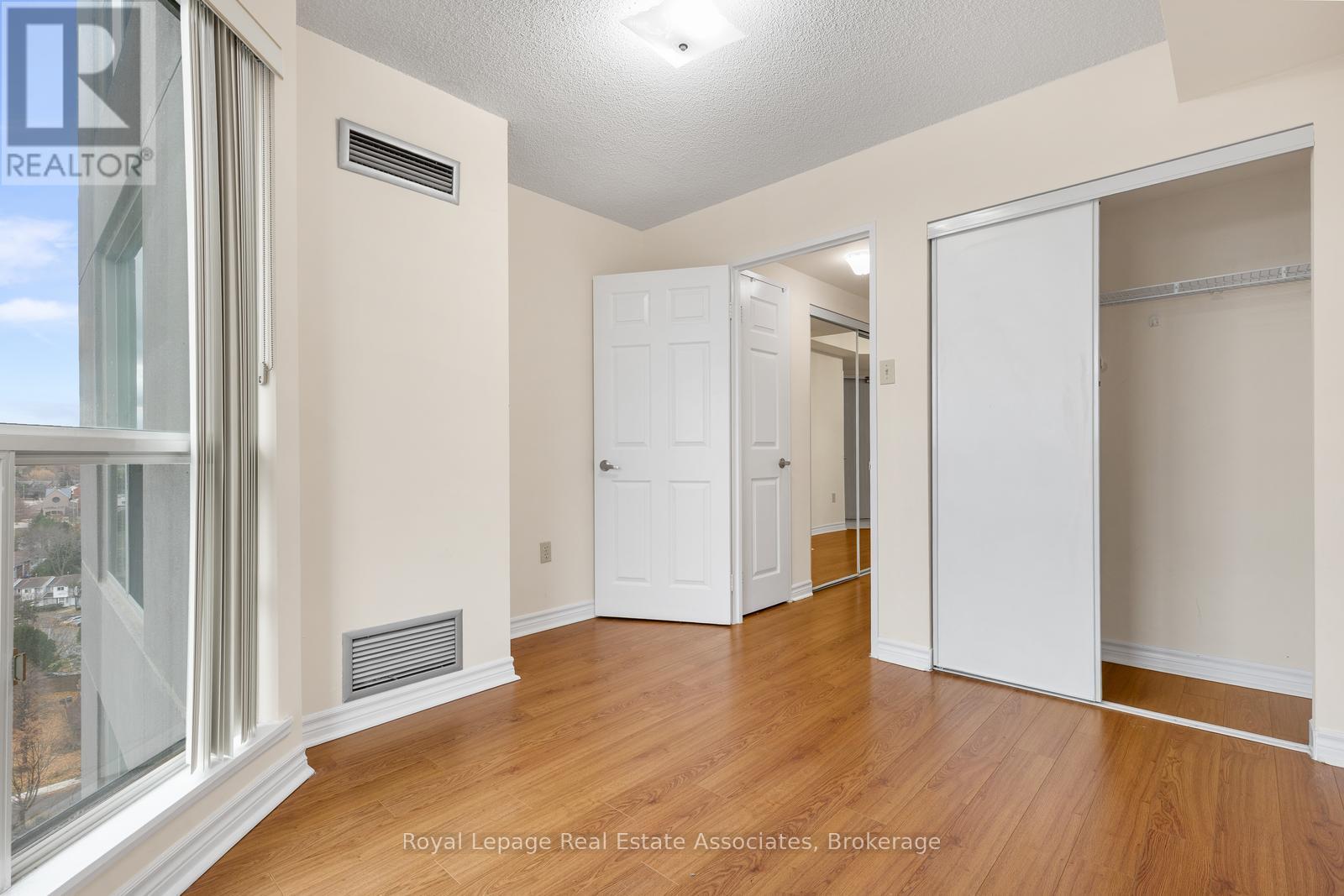 #1604 2155 BURNHAMTHORPE ROAD W - 17