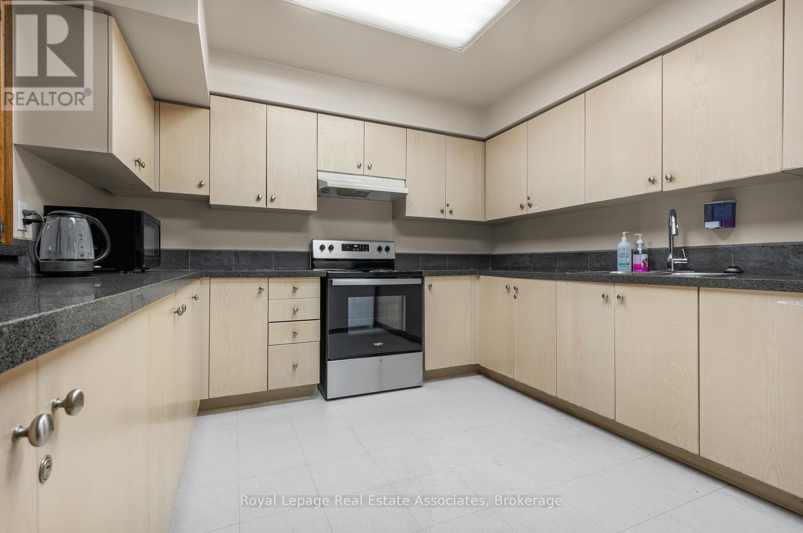 #1604 2155 BURNHAMTHORPE ROAD W - 31