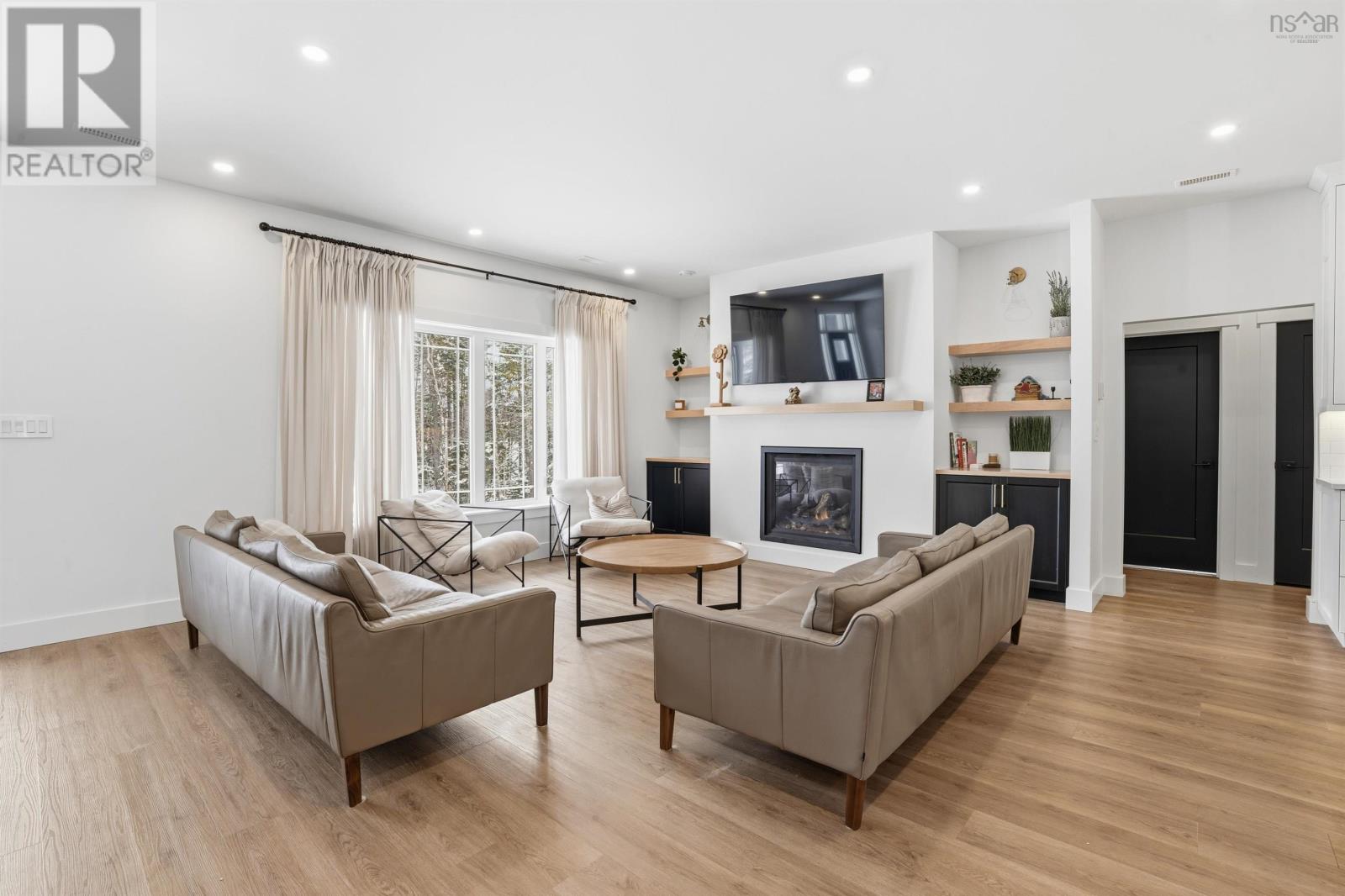 Property 15 of 34 of 502 High Road