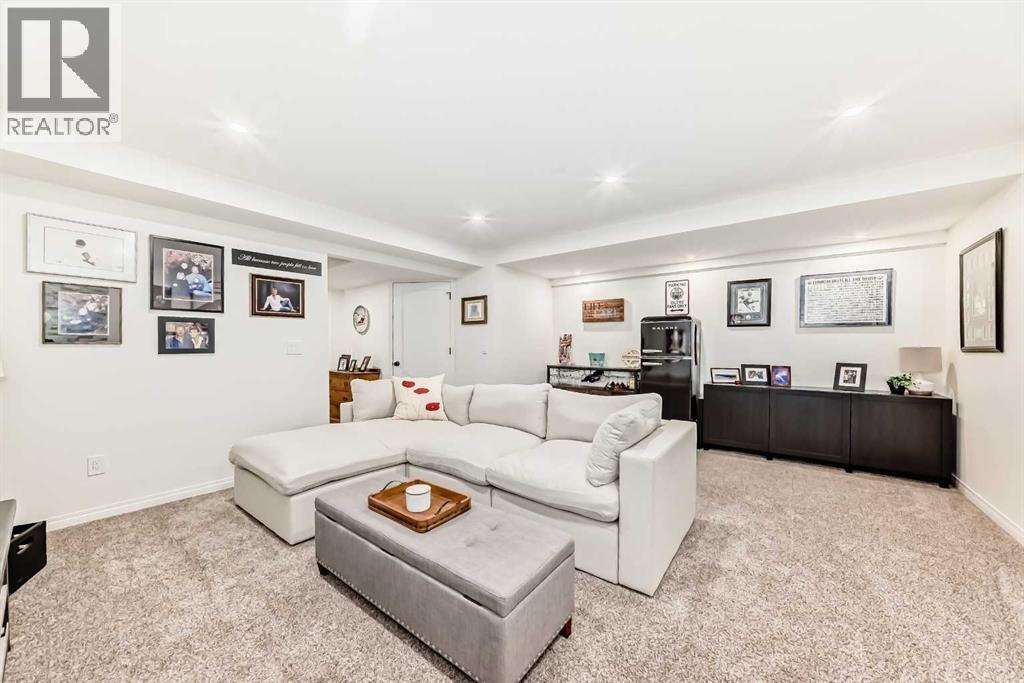 Single Family House for Sale in  Sierra Morena Gardens SW Signal Hill Calgary 