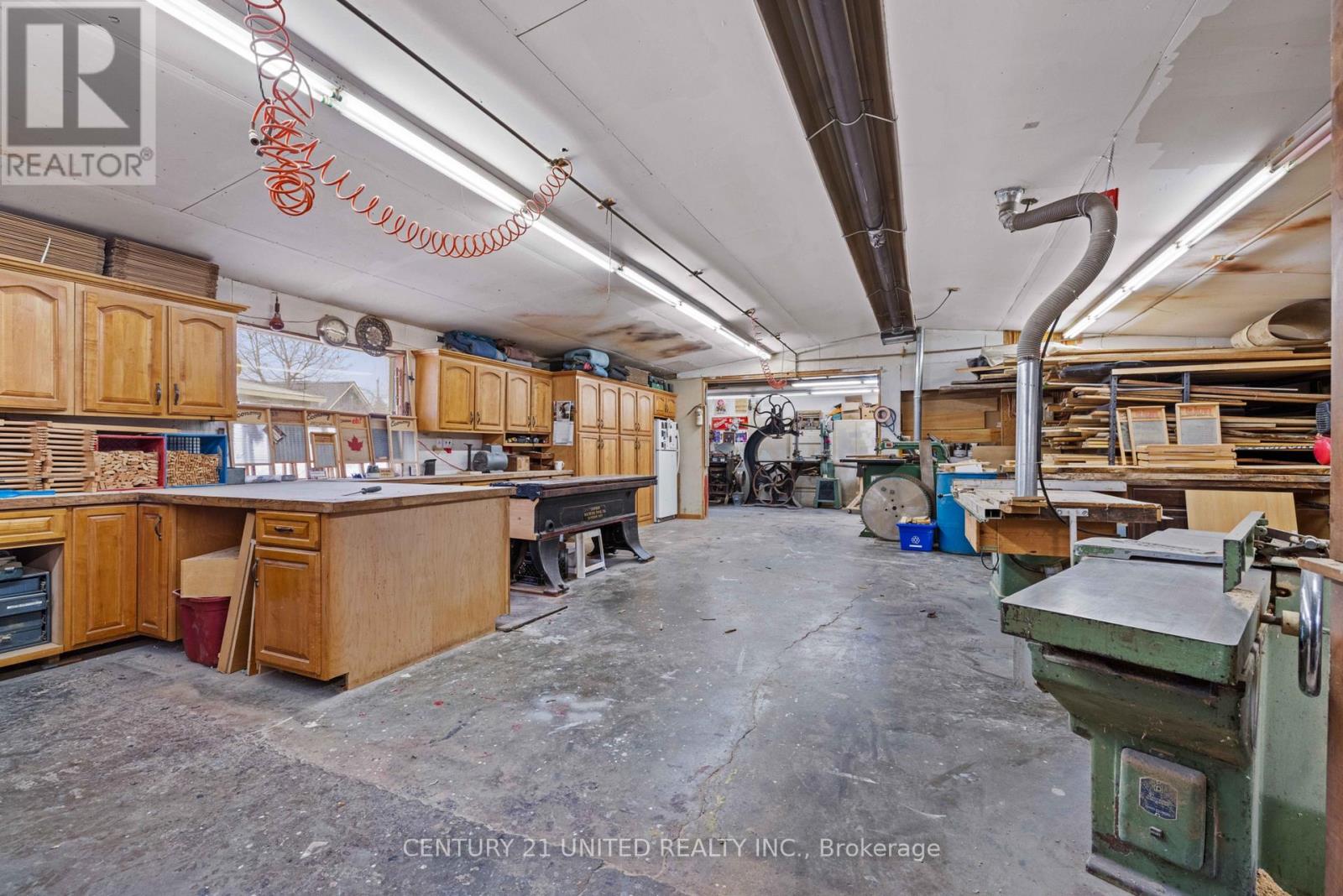 Detached shop
