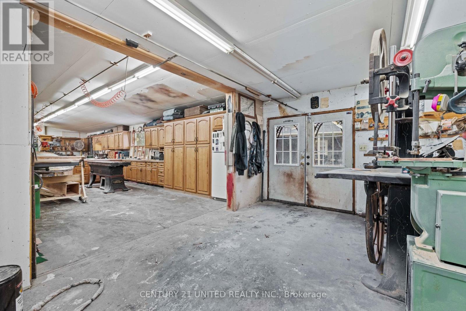 Detached shop