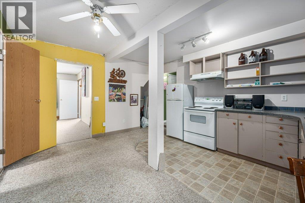 2695 YOUNG PLACE - 16