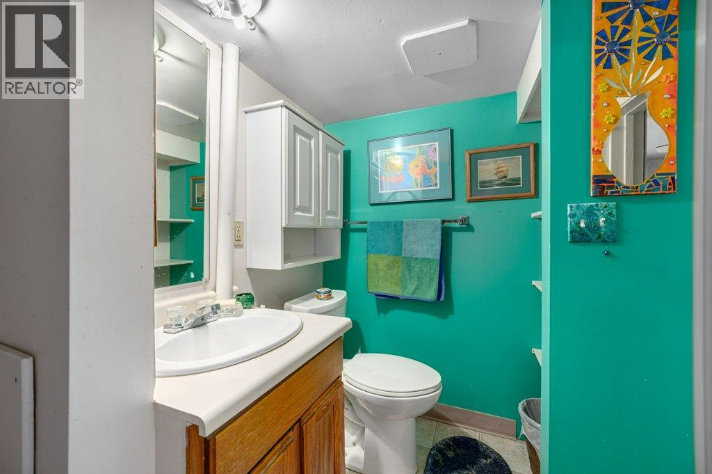 2695 YOUNG PLACE - 18