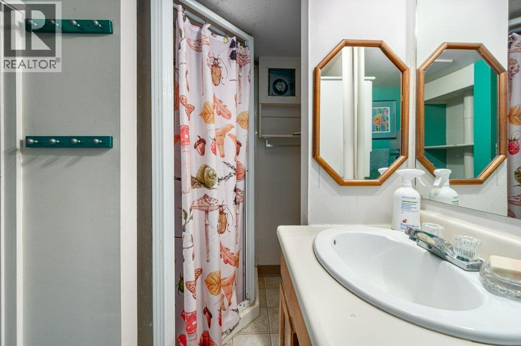 2695 YOUNG PLACE - 19