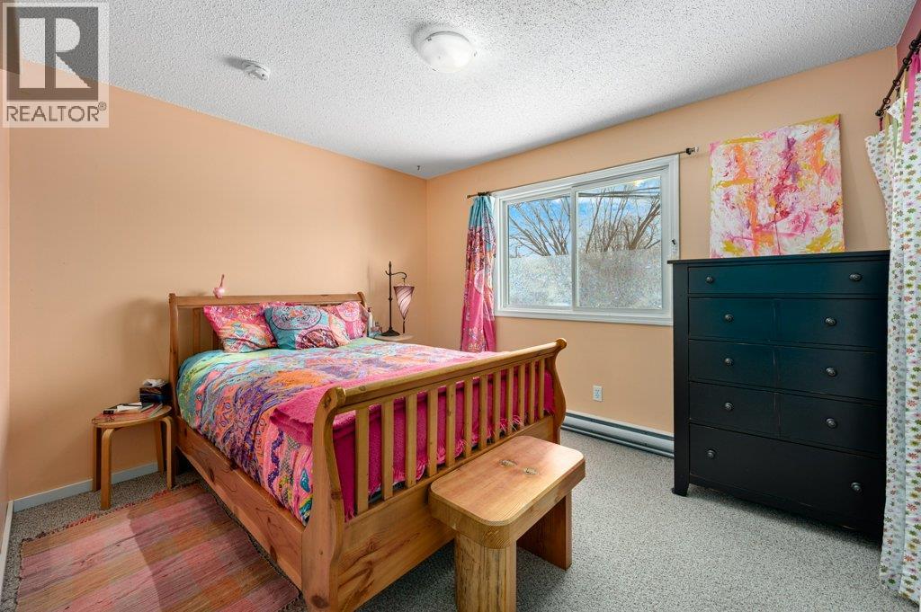 2695 YOUNG PLACE - 8