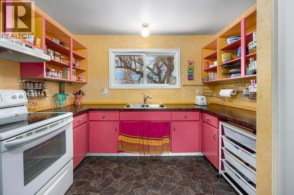 2695 YOUNG PLACE - Image 2