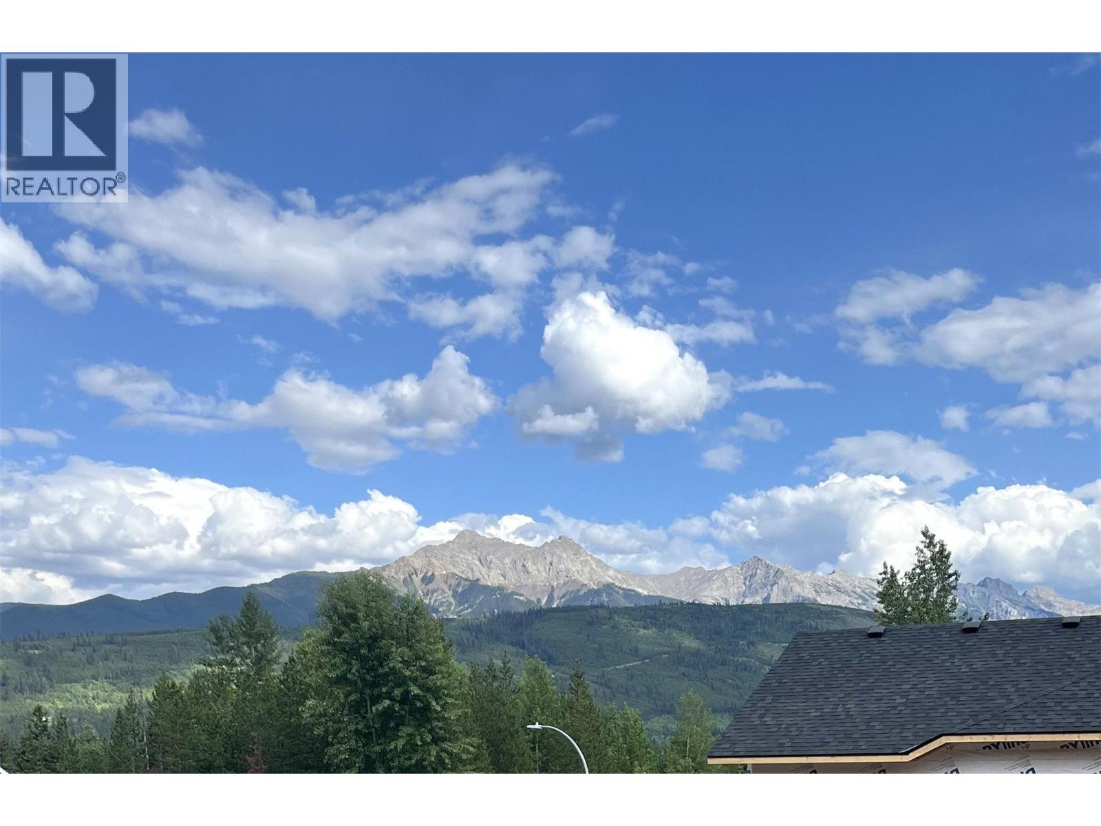 83 DEERBORNE Drive, Elkford