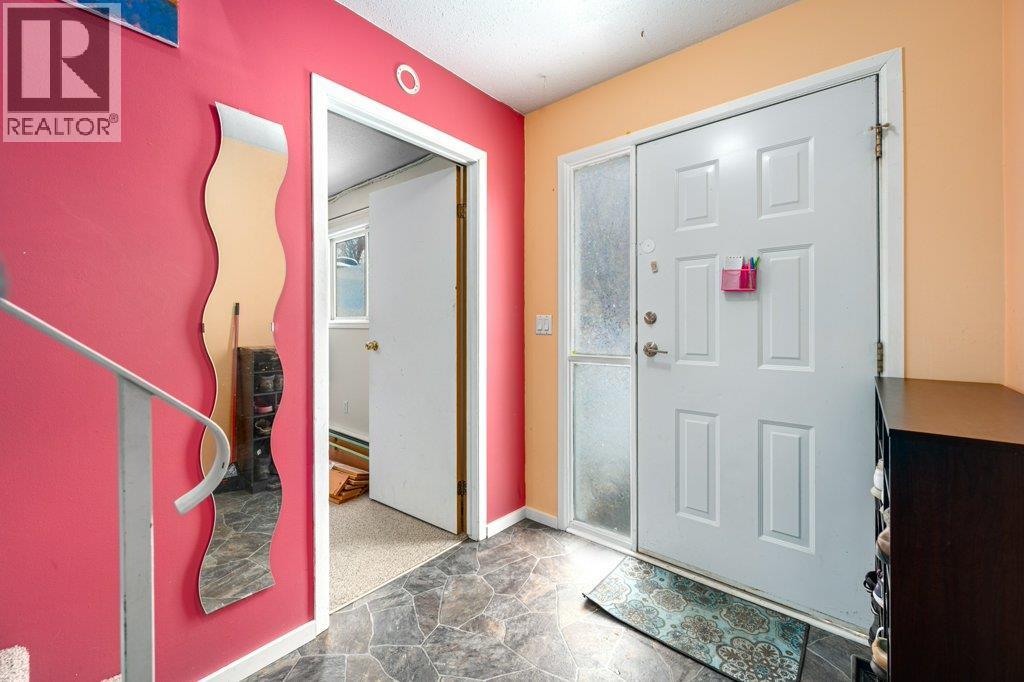 2695 YOUNG PLACE - 14